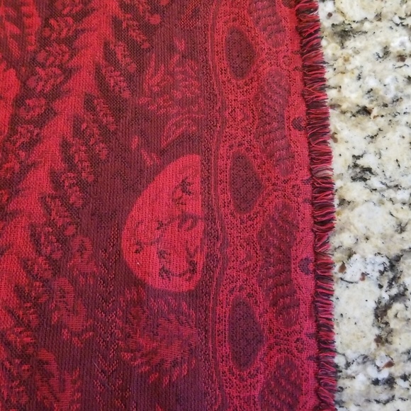 Red Shawl - Picture 3 of 3